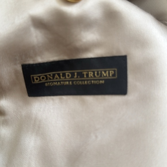 Men’s, size 40, pure silk, three button, sport coat, very professional - Picture 3 of 7